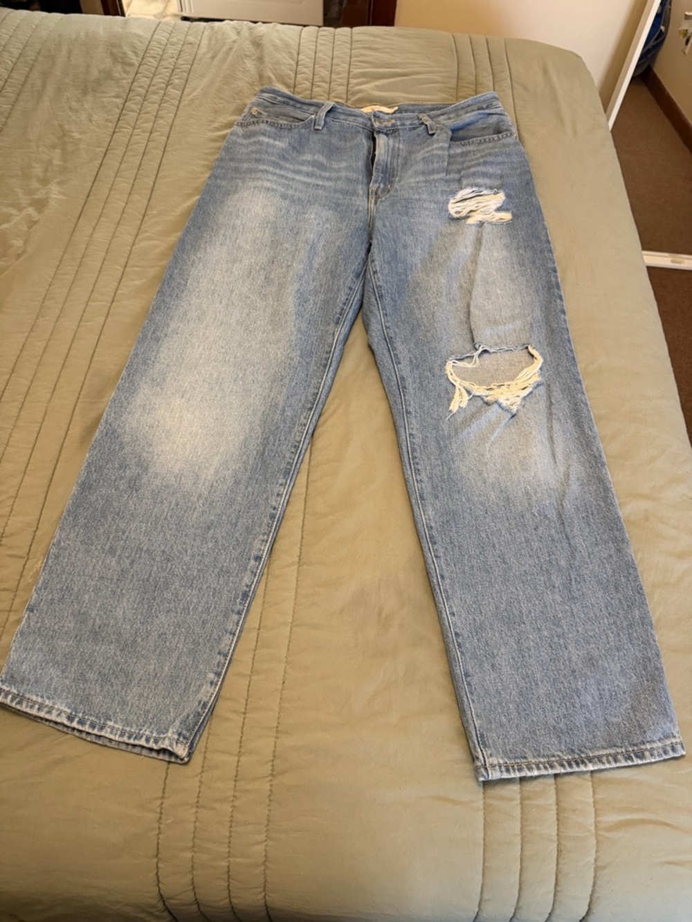 94’ Baggy Style Levi Jeans- WORN ONCE( Size 31W, 31L)
